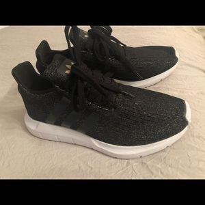 Adidas swift run sneakers